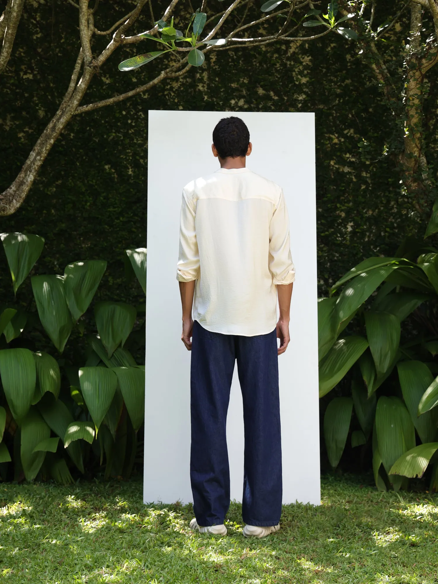 One chest pocket detailed shirt