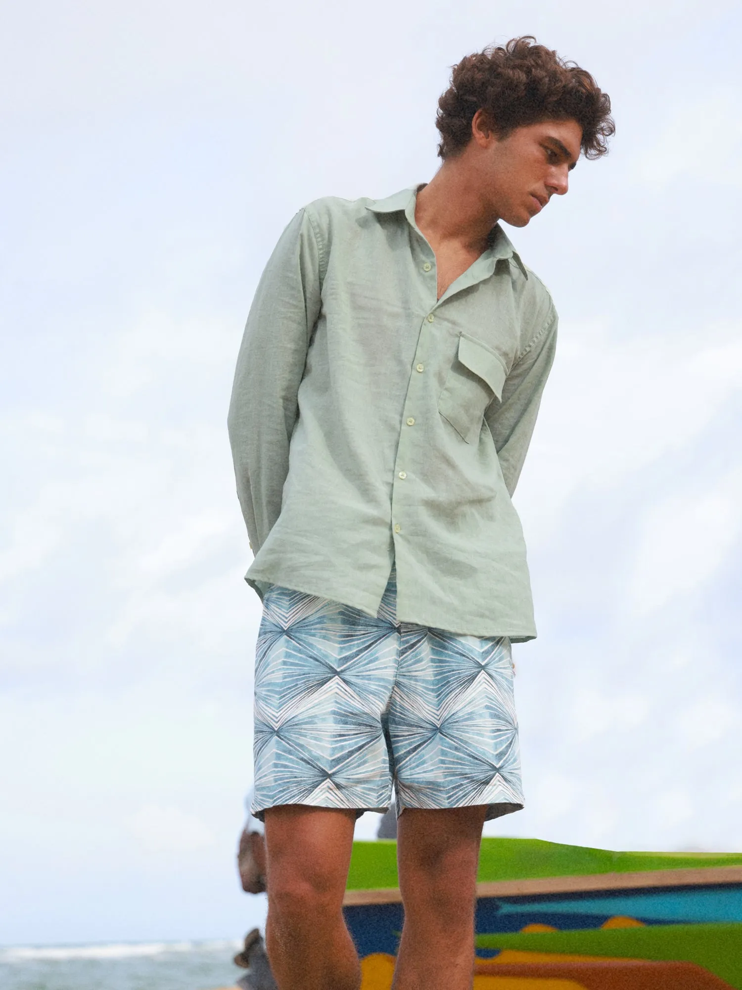 One chest pocket detailed shirt