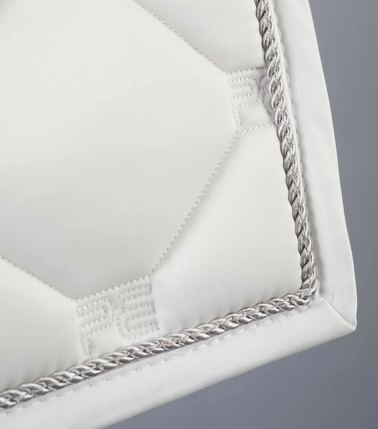 PEI Saltare Luxury Close Contact Saddle Pad - White