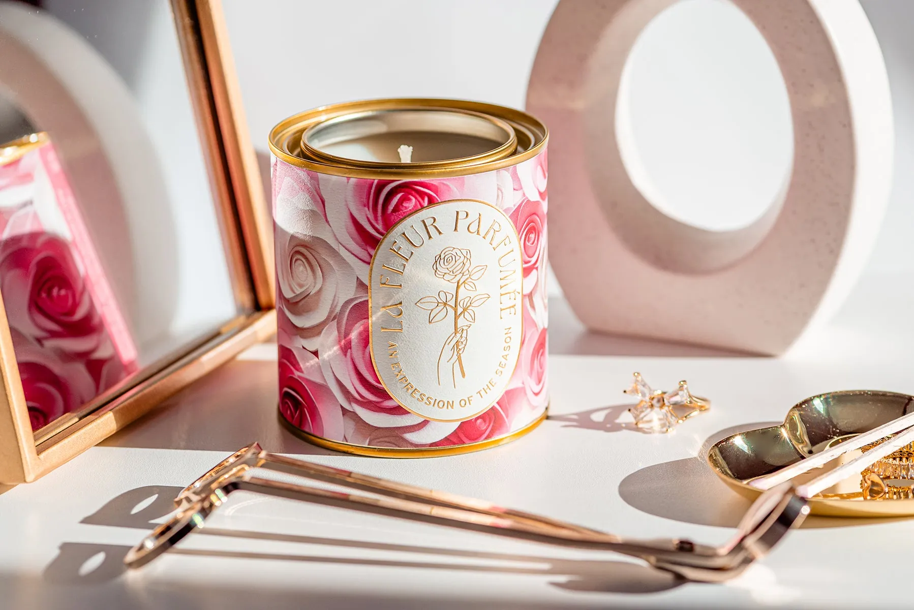 PINK ROSES TIN CANDLE