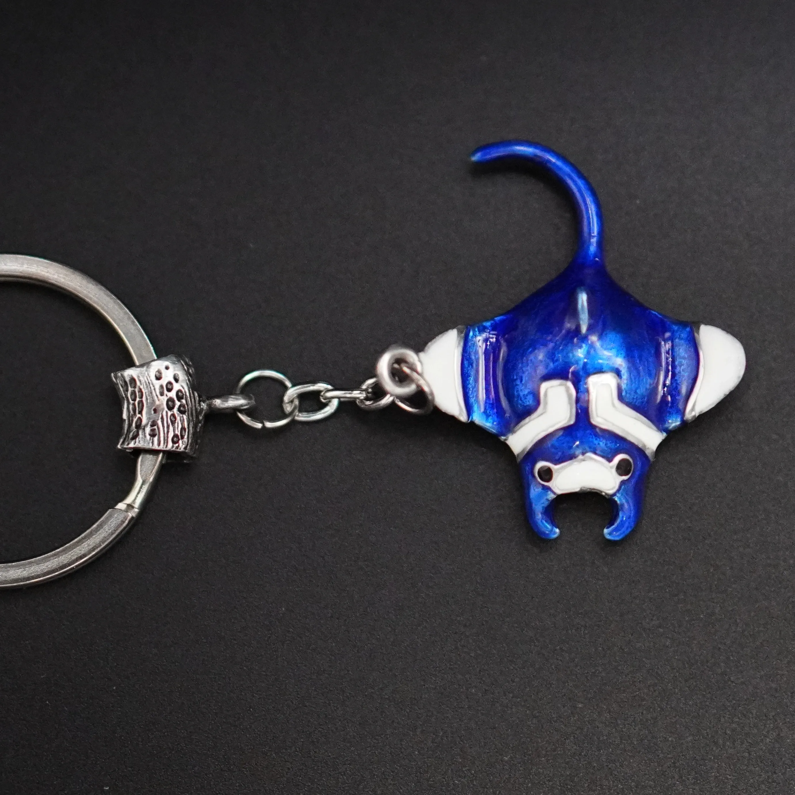 Real Silver Key chain: Manta Ray blue-white
