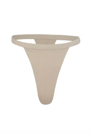 REINA THONG / SAND