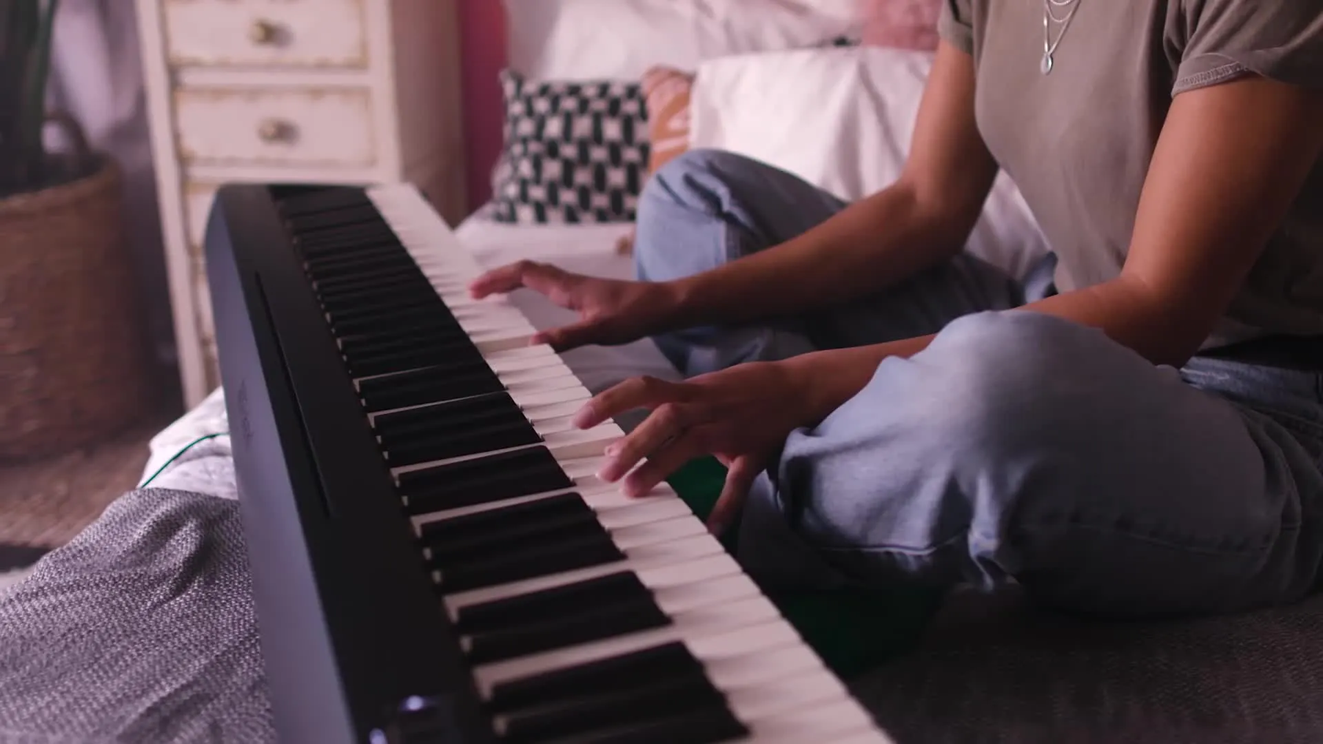 Roland FP10 BK Digital Piano