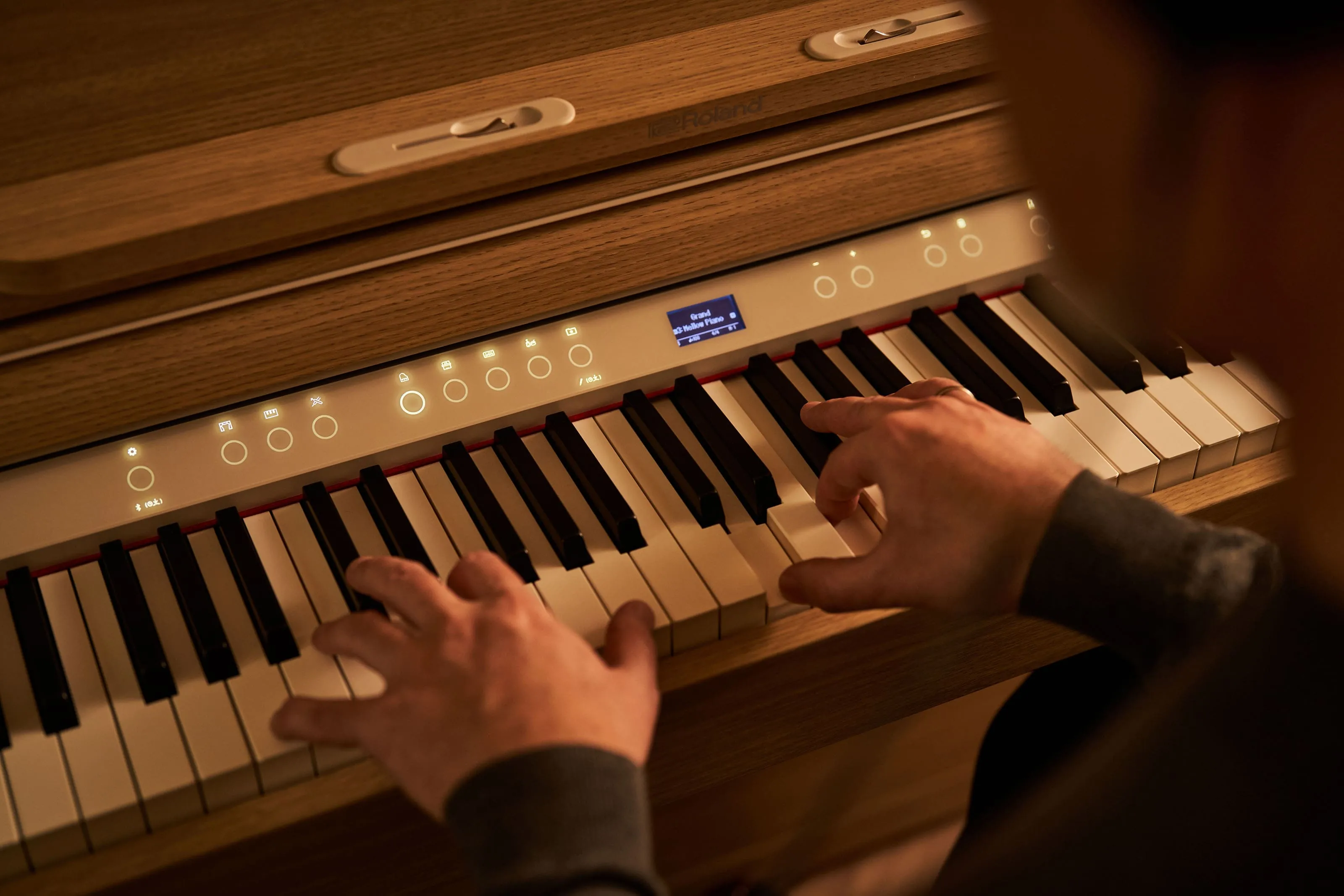 Roland LX-5-LA Digital Upright Piano Light Oak Bundle