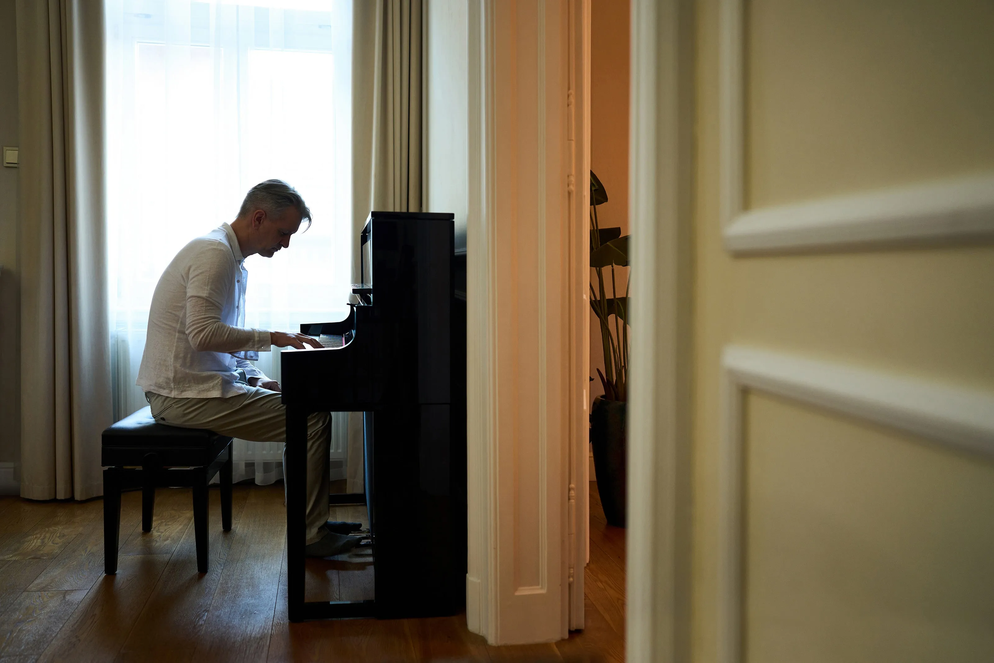 Roland LX-9-PE Digital Upright Piano Polished Ebony