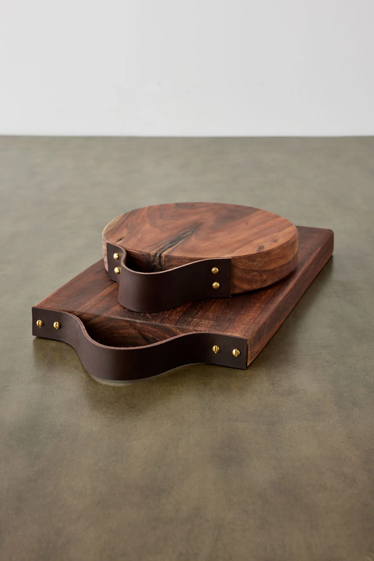 Round Wooden Cutting Board with Leather Strap