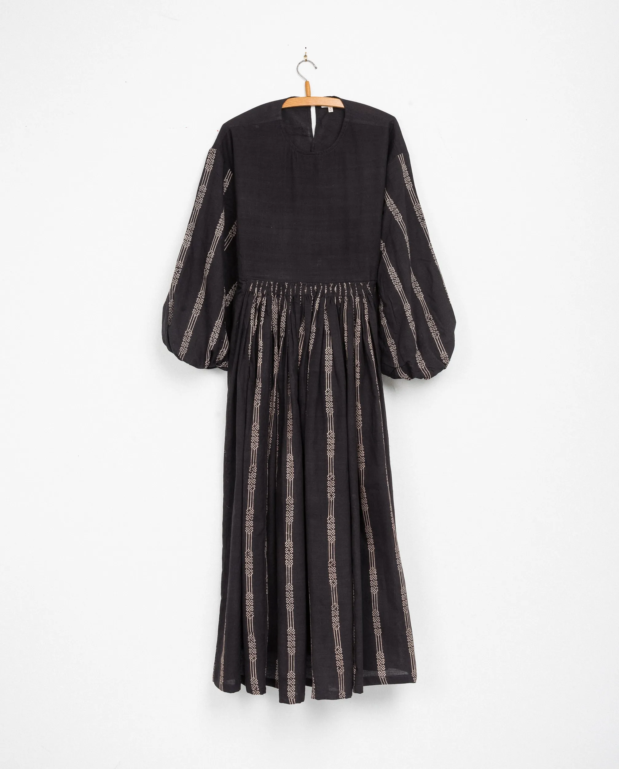 Saanvi Dress in B&W Endless Knot Block Print