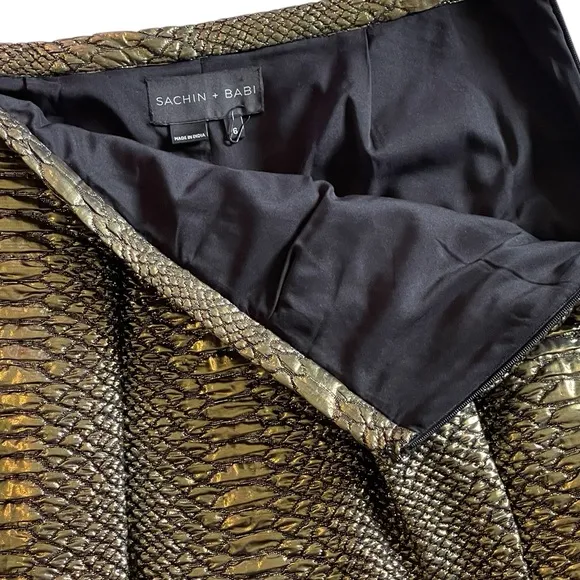 Sachin   Babi Belle Gold Pleated Short Skirt Sz 6 Reptile Embossed Design Pocket