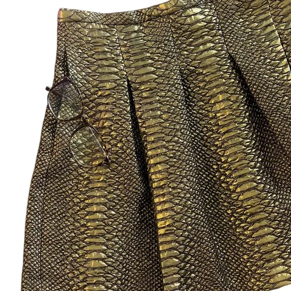 Sachin   Babi Belle Gold Pleated Short Skirt Sz 6 Reptile Embossed Design Pocket