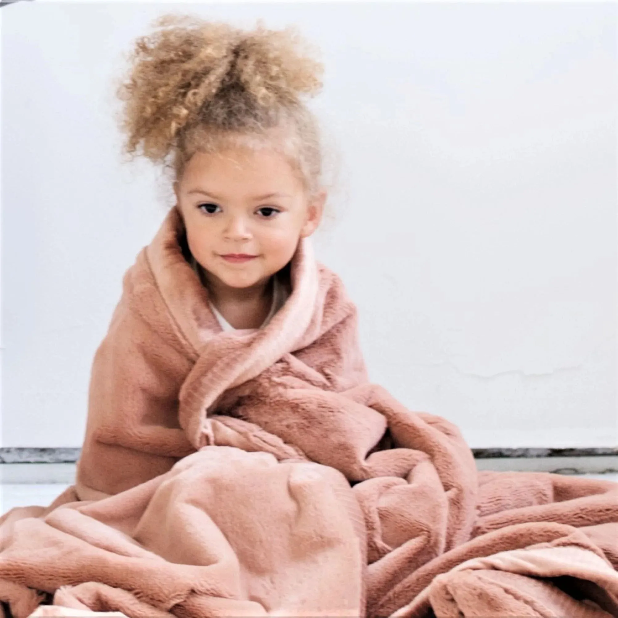 Saranoni - Lush Blanket - Rosy