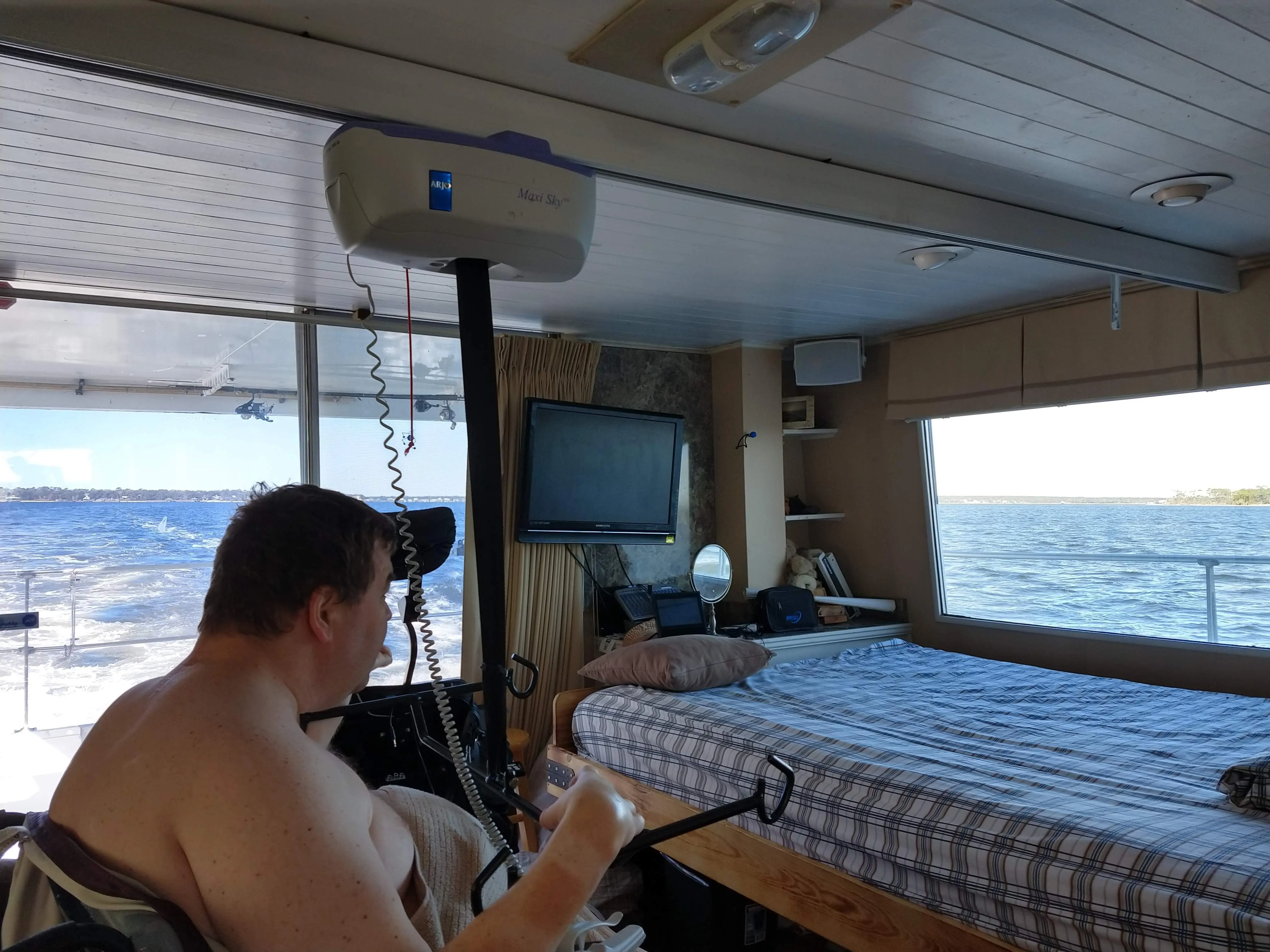 Stay Aboard M/V Possibilities - Accessible, Solar-Hybrid Motor Yacht - North Fort Myers, FL