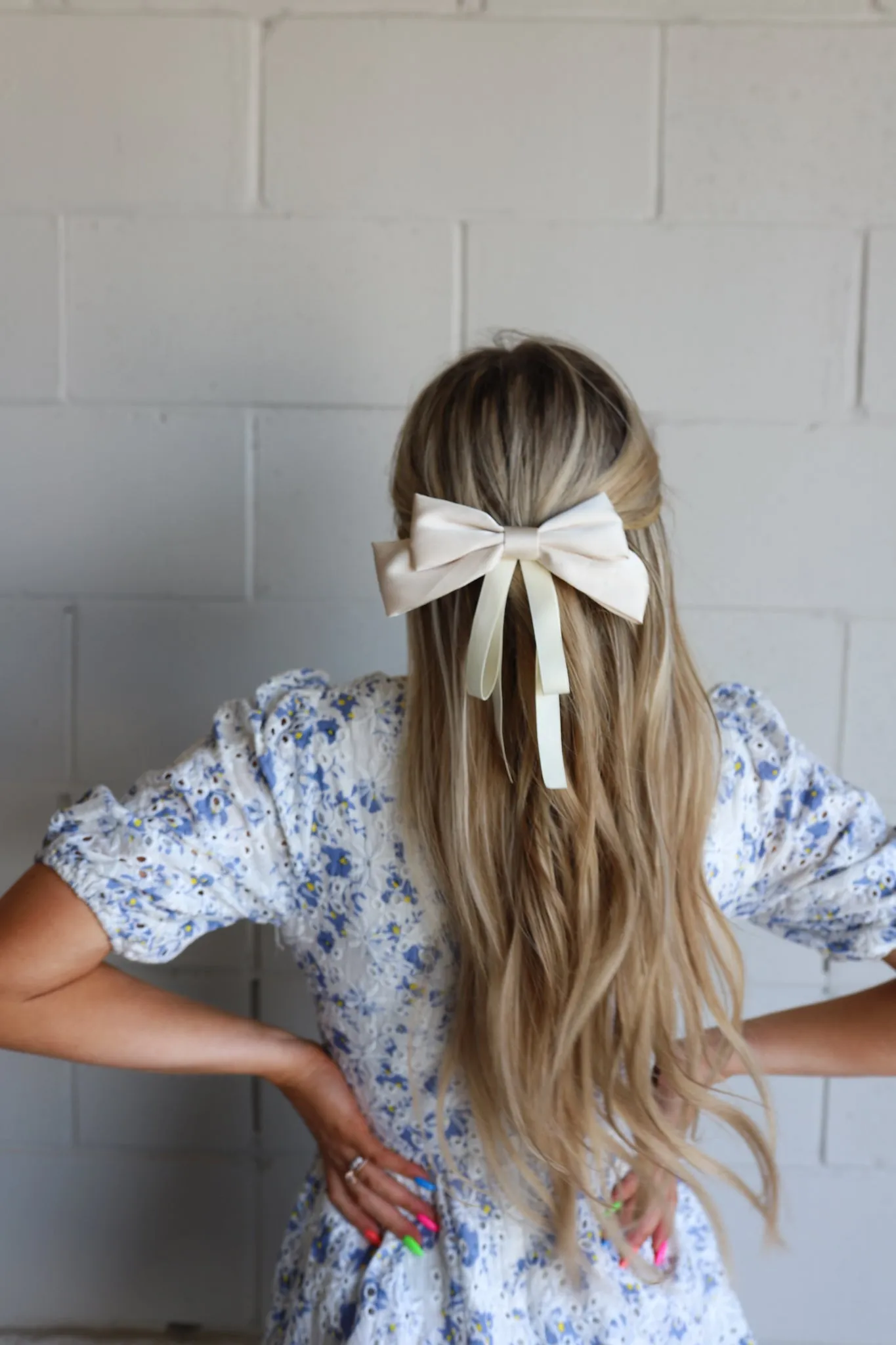 SUNLIGHT IN HER HAIR BOW ( 2 COLORS )