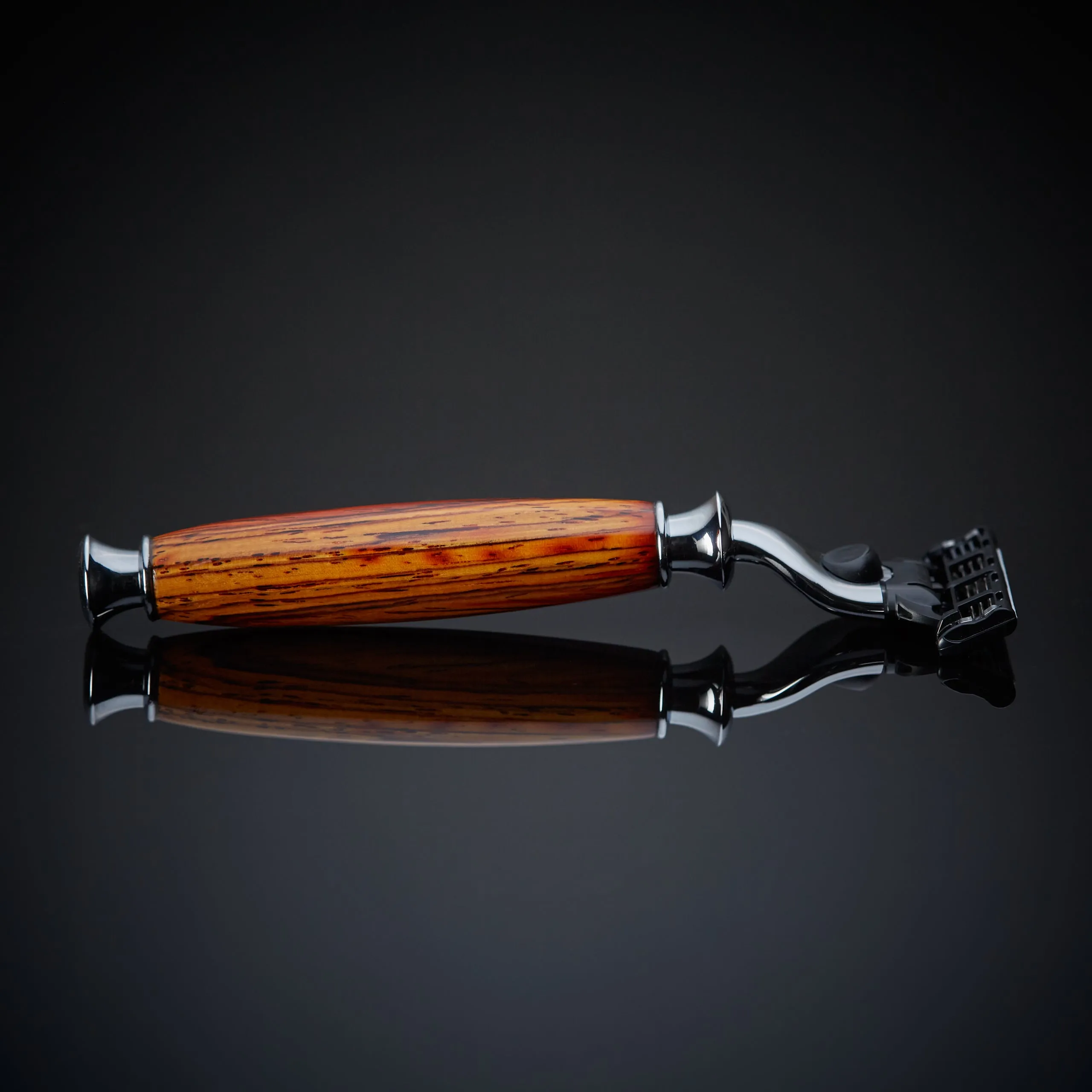 The Ace Razor (Rosewood)
