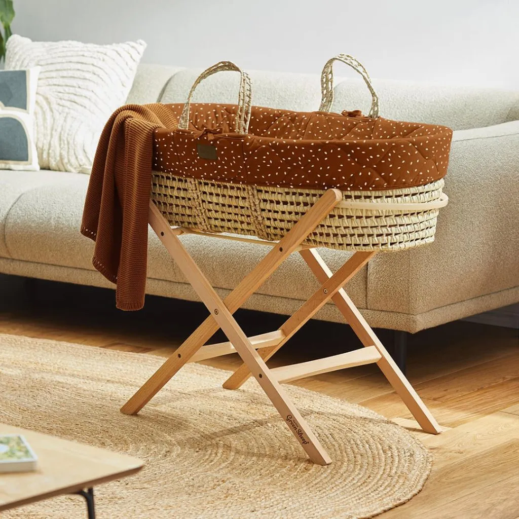 THE LITTLE GREEN SHEEP Natural Quilted Moses Basket & Mattress - Terracotta Rice