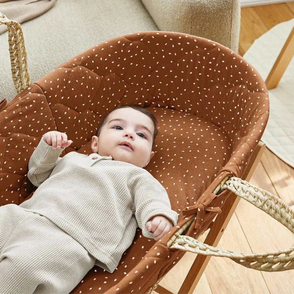 THE LITTLE GREEN SHEEP Natural Quilted Moses Basket & Mattress - Terracotta Rice