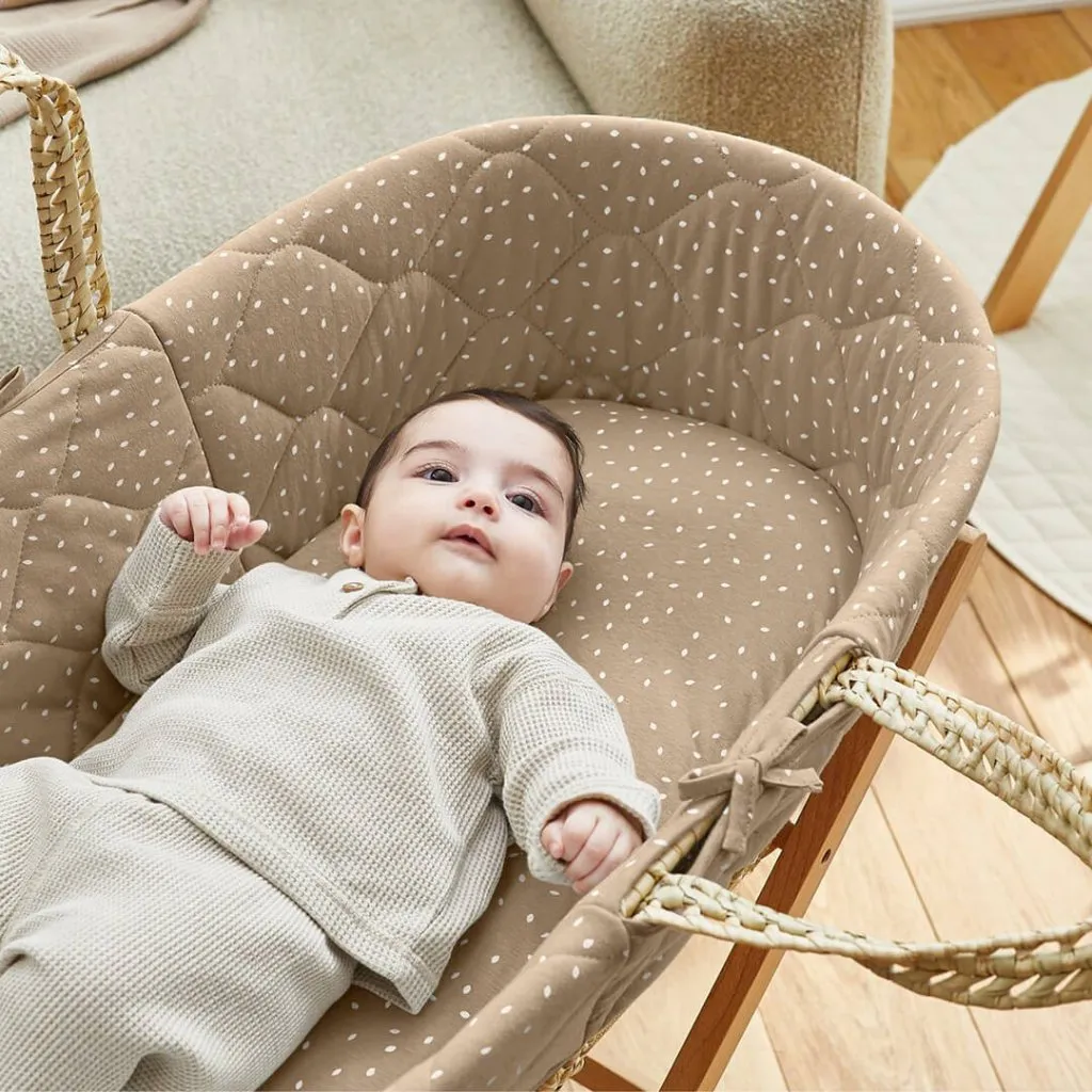 THE LITTLE GREEN SHEEP Natural Quilted Moses Basket & Mattress - Truffle Rice