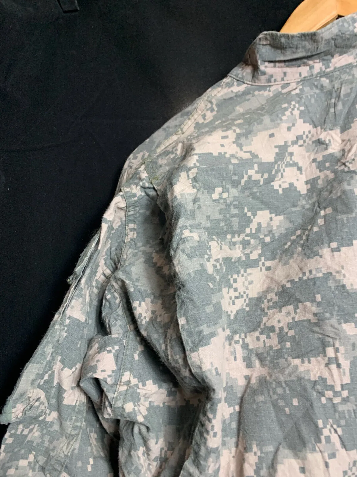 US Army Issue ACU Digicam Digital Camouflage Ripstop Shirt - Medium Regular