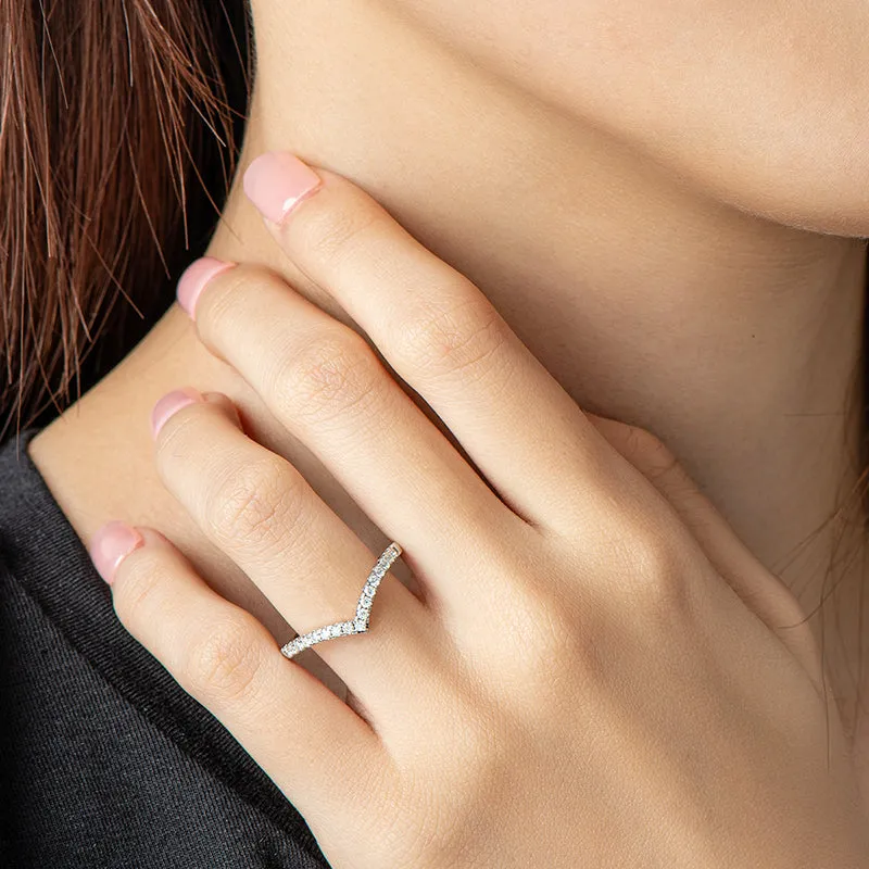 V-Shape Round Cut Moissanite Diamond Ring
