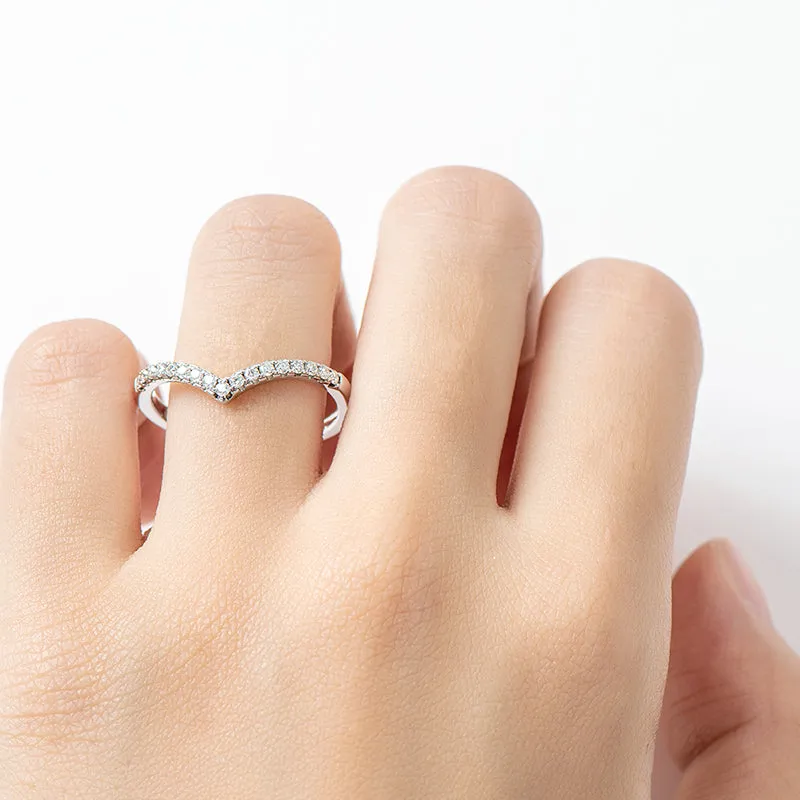 V-Shape Round Cut Moissanite Diamond Ring