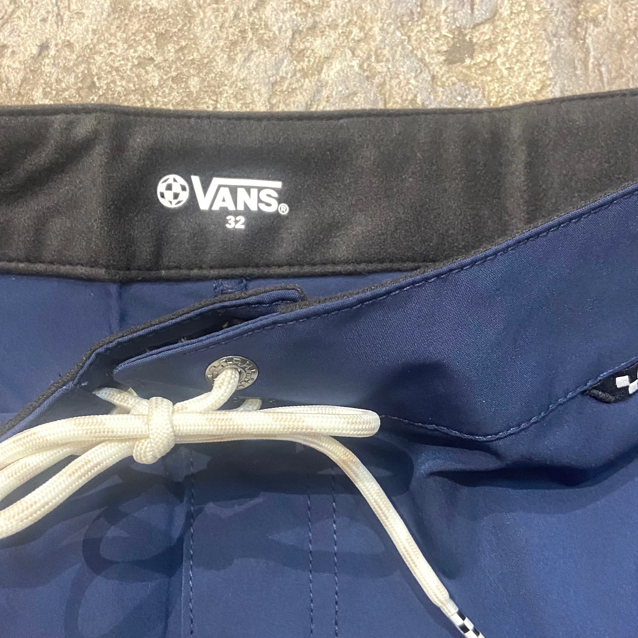 VANS   MTE EVER-RIDE SCALLOPED SOLID BOARDSHORT