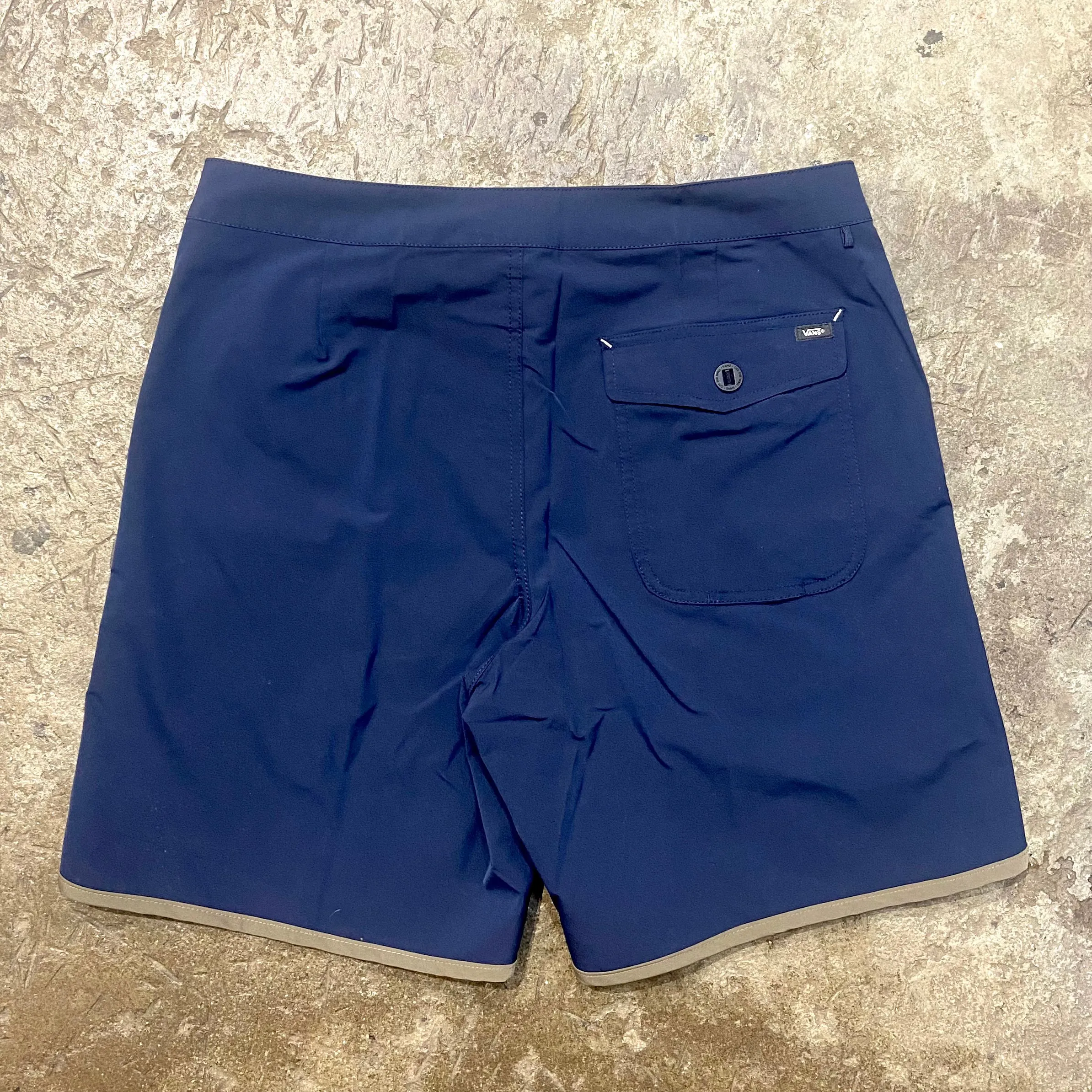 VANS   MTE EVER-RIDE SCALLOPED SOLID BOARDSHORT