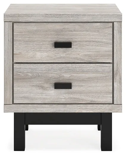 Vessalli Queen Panel Headboard with Mirrored Dresser and 2 Nightstands