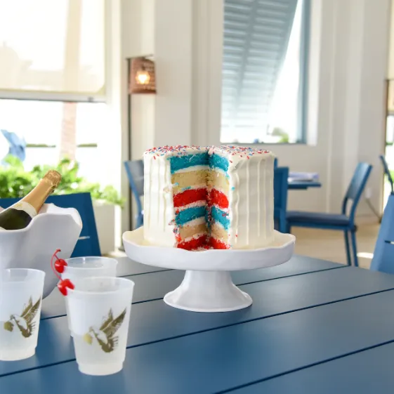 Vida Nube Pedestal Cake Plate