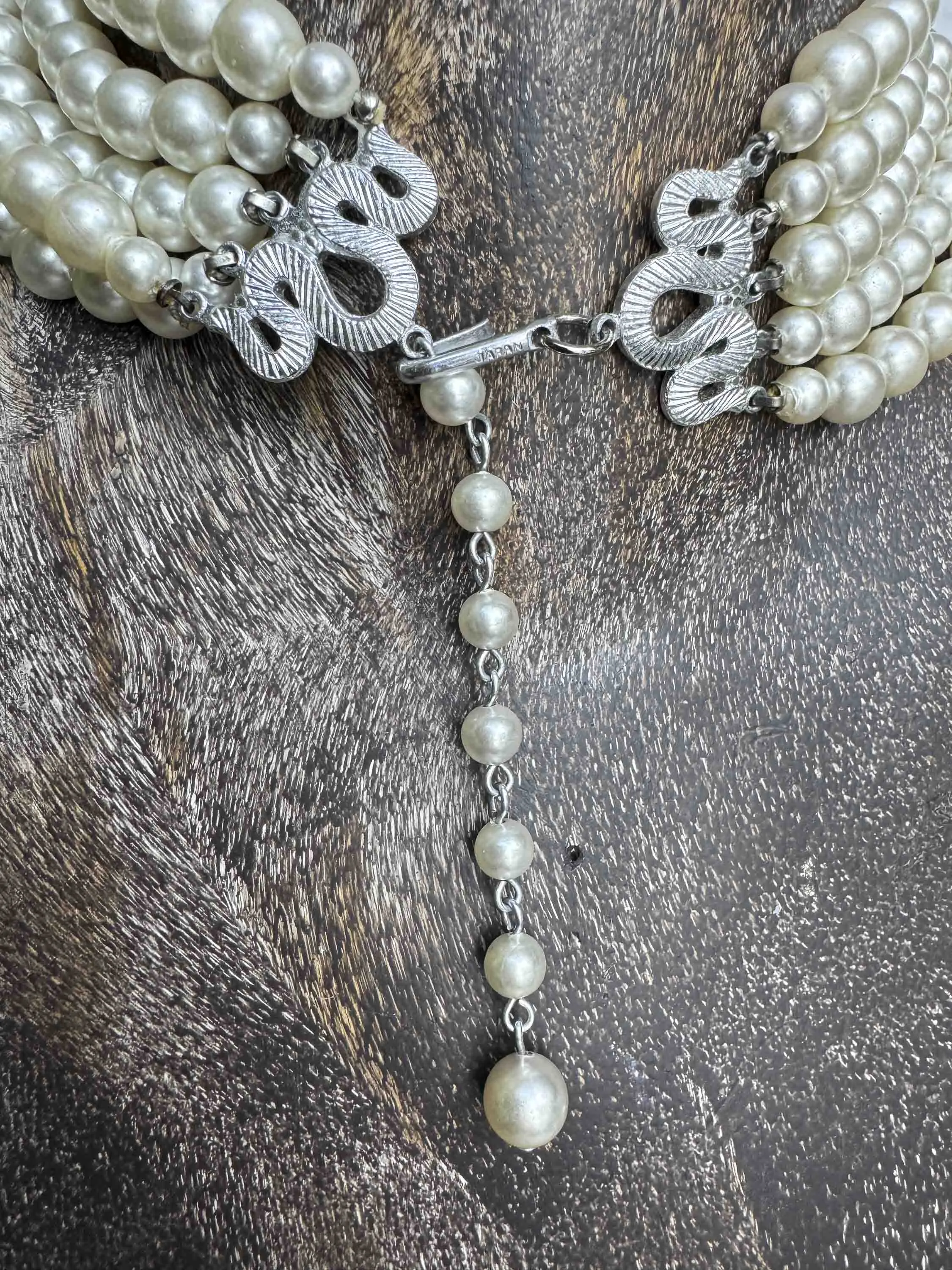 Vintage Multi-Strand Pearl Necklace – Classic Hollywood Glam