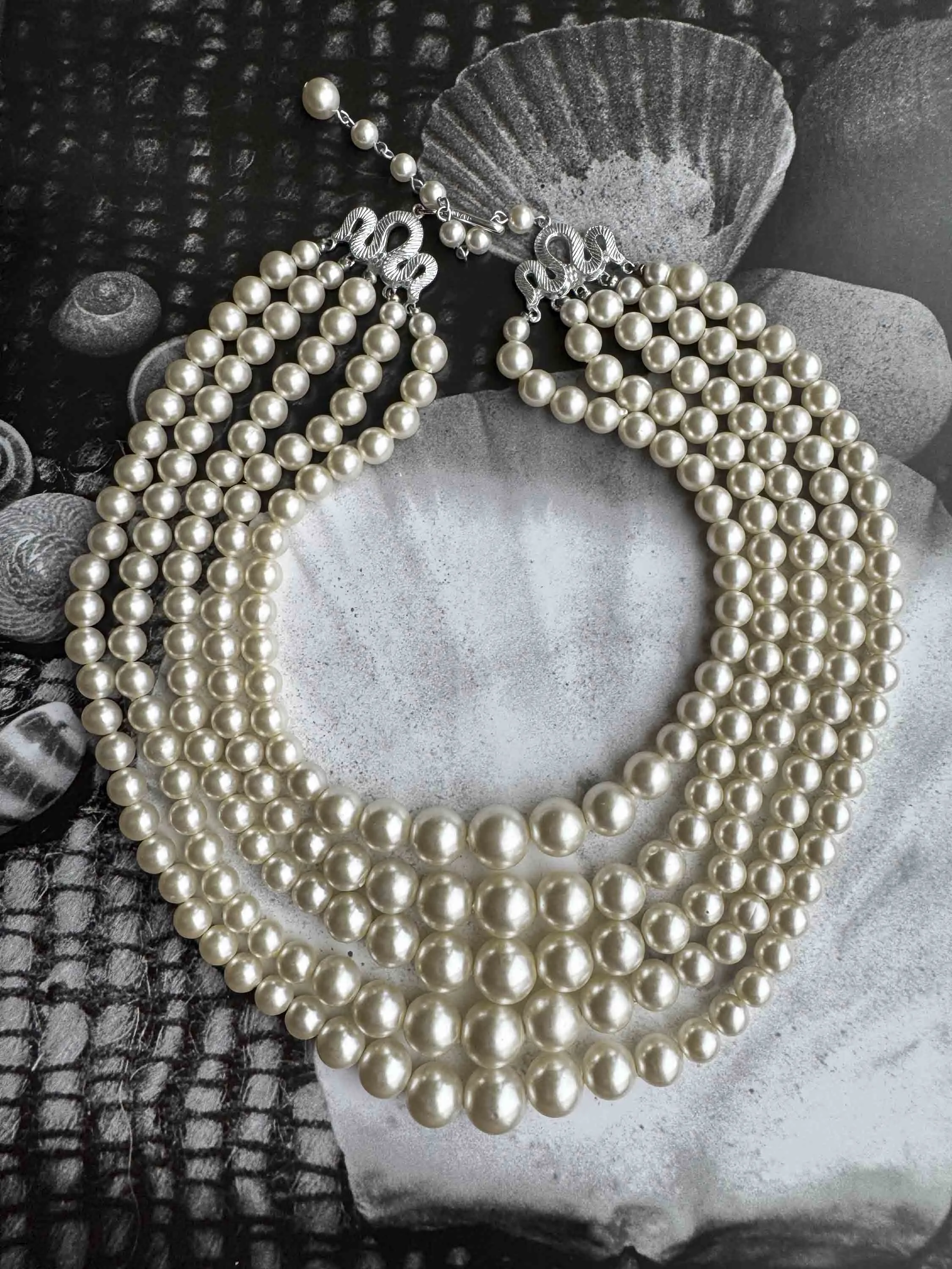 Vintage Multi-Strand Pearl Necklace – Classic Hollywood Glam
