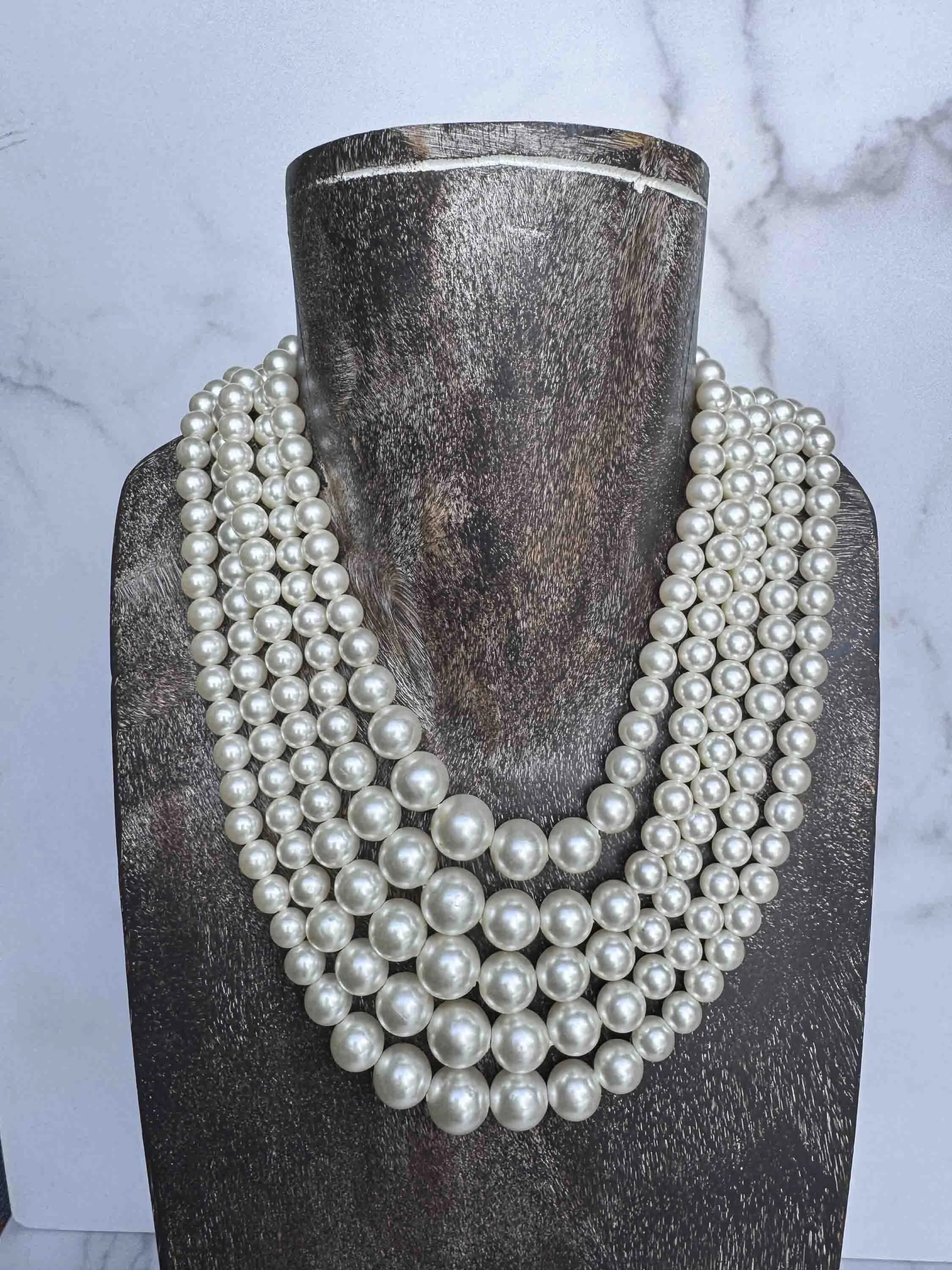 Vintage Multi-Strand Pearl Necklace – Classic Hollywood Glam