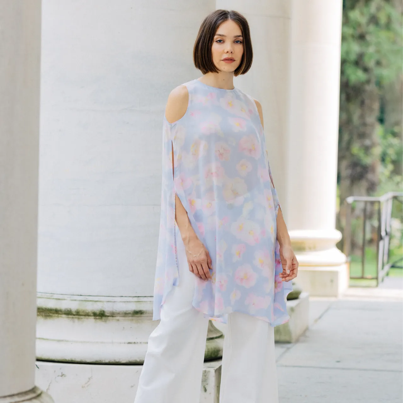 Viscose Flower Kaftan w. Arm Slits Outlined w. Swarovski Crystals
