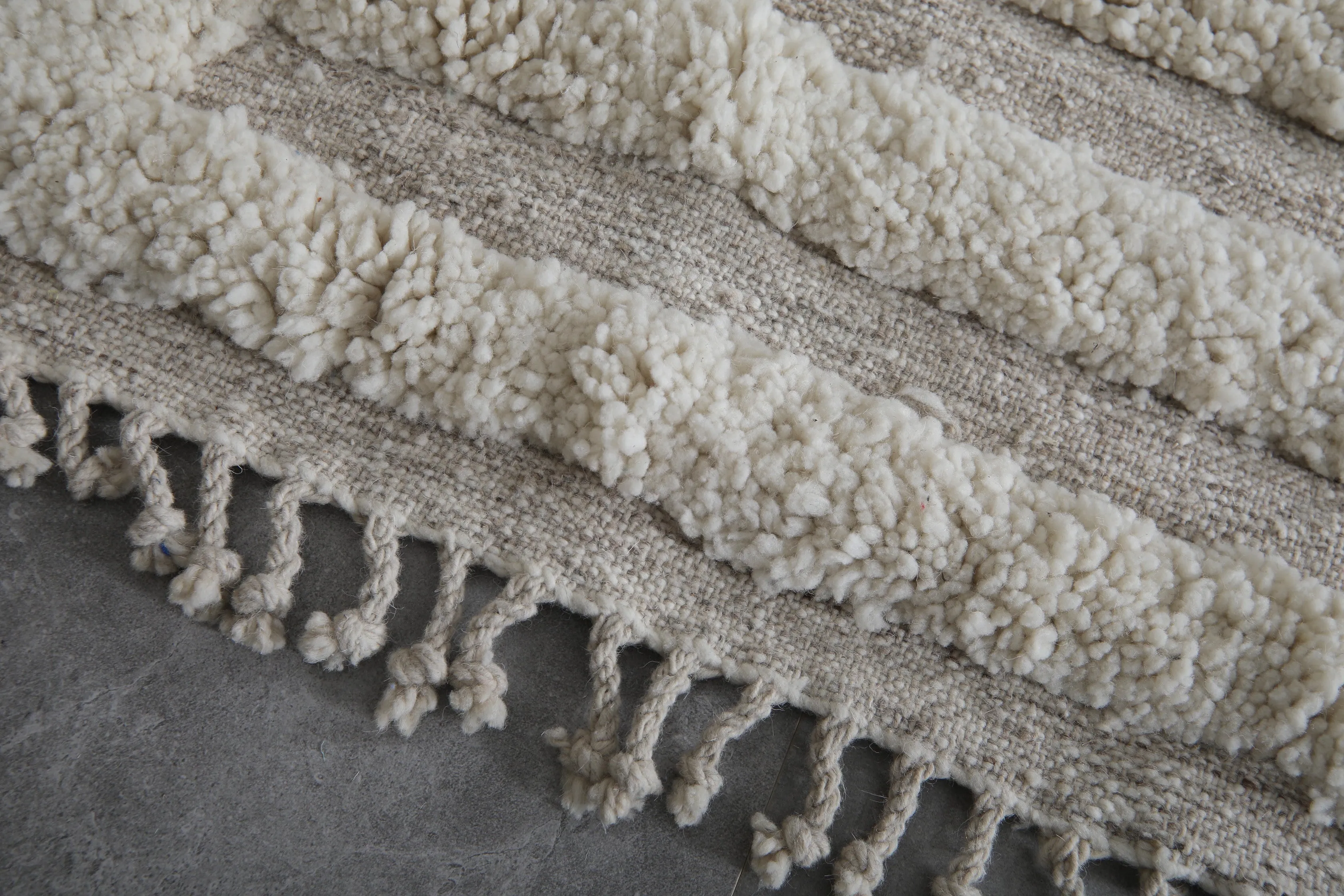 White Moroccan Rug - 6 x 9 Feet | Handcrafted Elegance