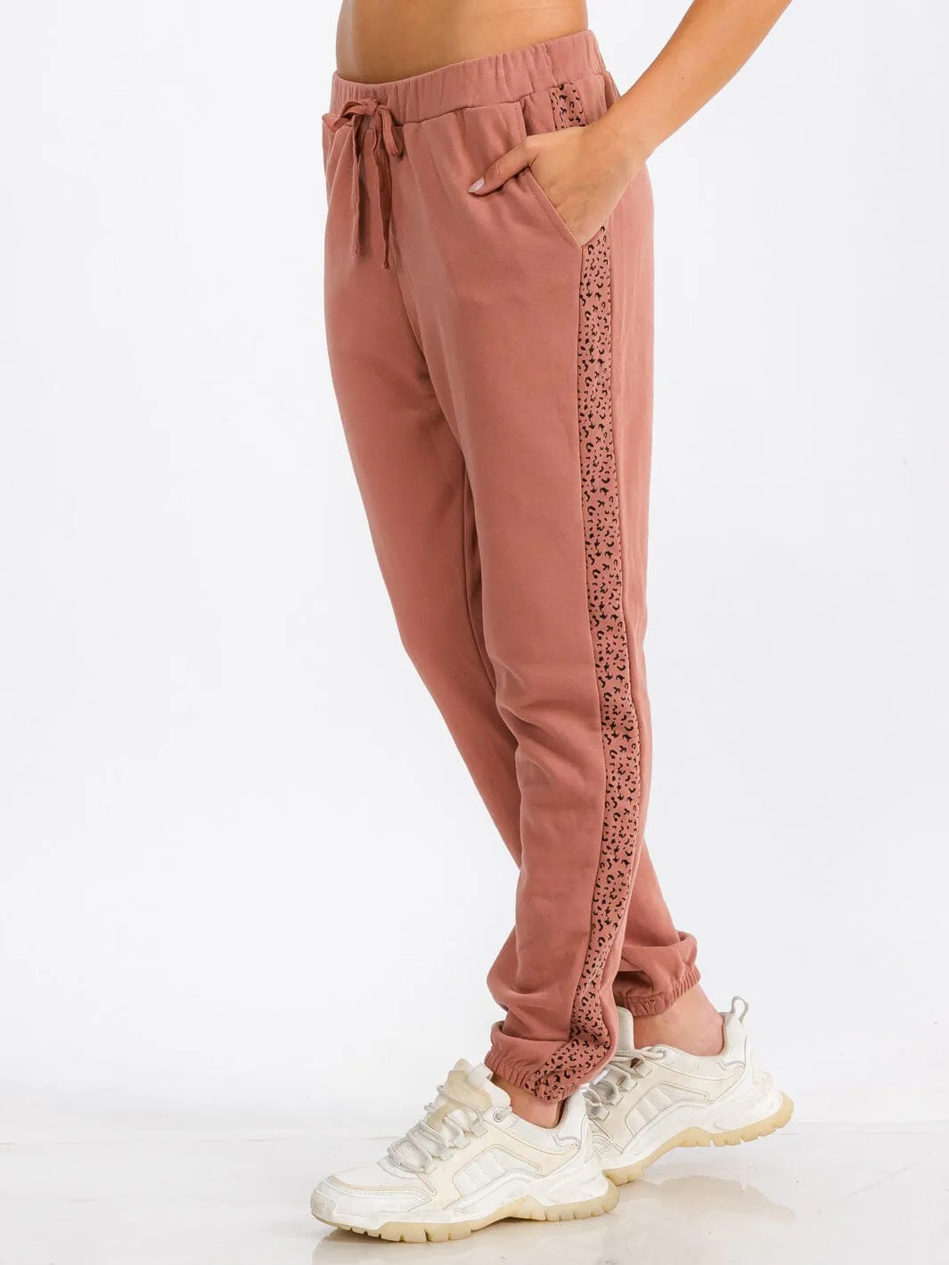WOMEN'S ELASTIC WAIST FRONT POCKET ANIMAL PRINT DETAILED SWEATPANTS
