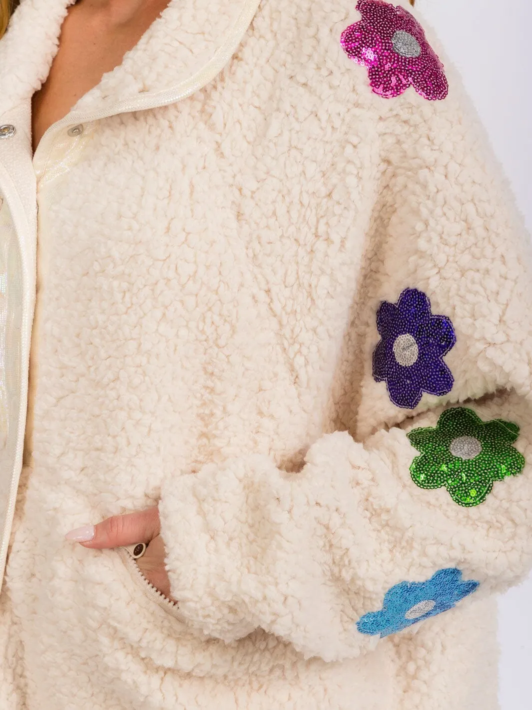 WOMEN'S LONG SLEEVES BUTTON CLOSURE FLOWERS DETAILED SHERPA SWEATER