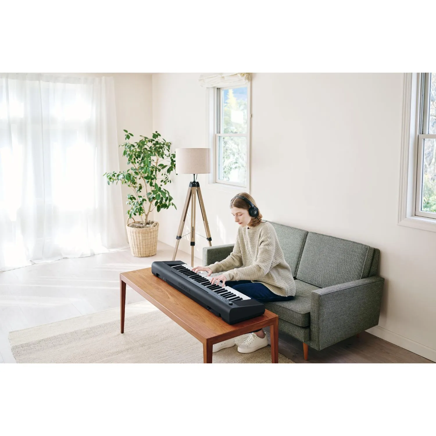 Yamaha NP-35 Piaggero 76-Key Piano-Style Keyboard